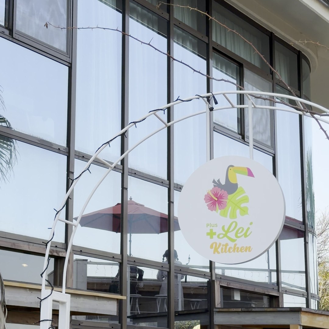 +Lei Kitchen 入口看板 淡路島 岩屋 アクセス