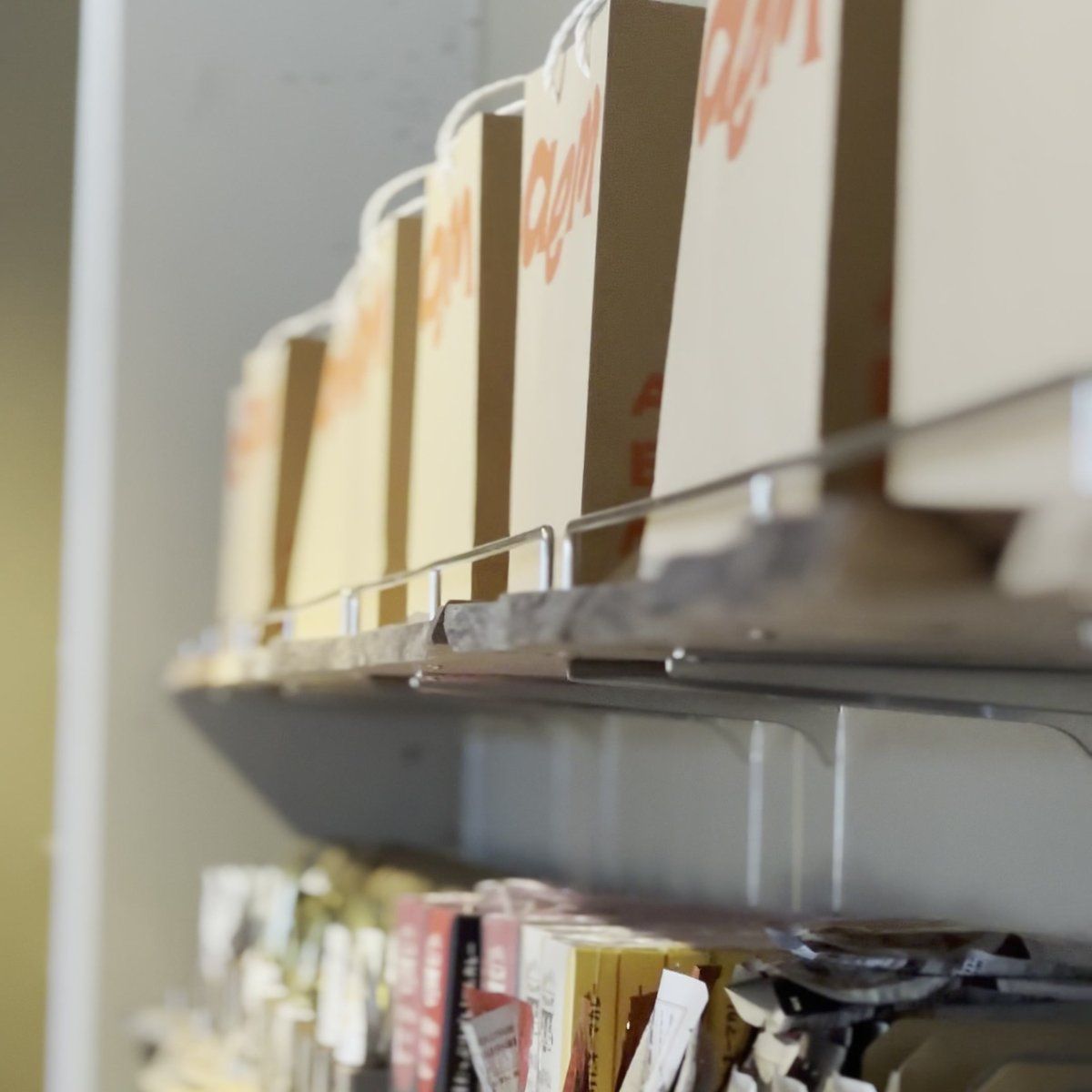 AWAJI EARTH MUSEUM ショップ 陶器 器 作家もの 棚