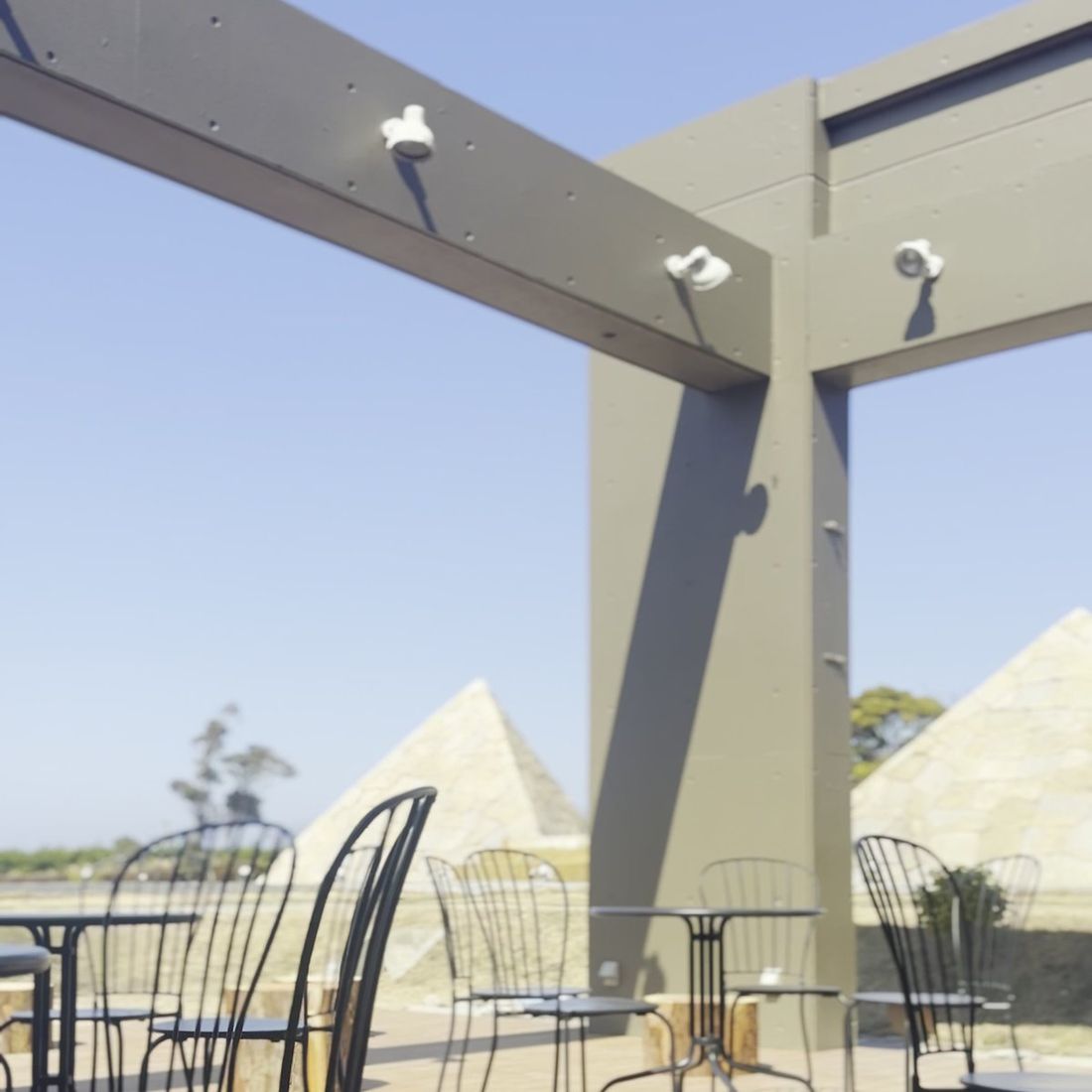 AWAJI EARTH MUSEUM テラス席 ピラミッド景観 屋根付き 犬連れOK