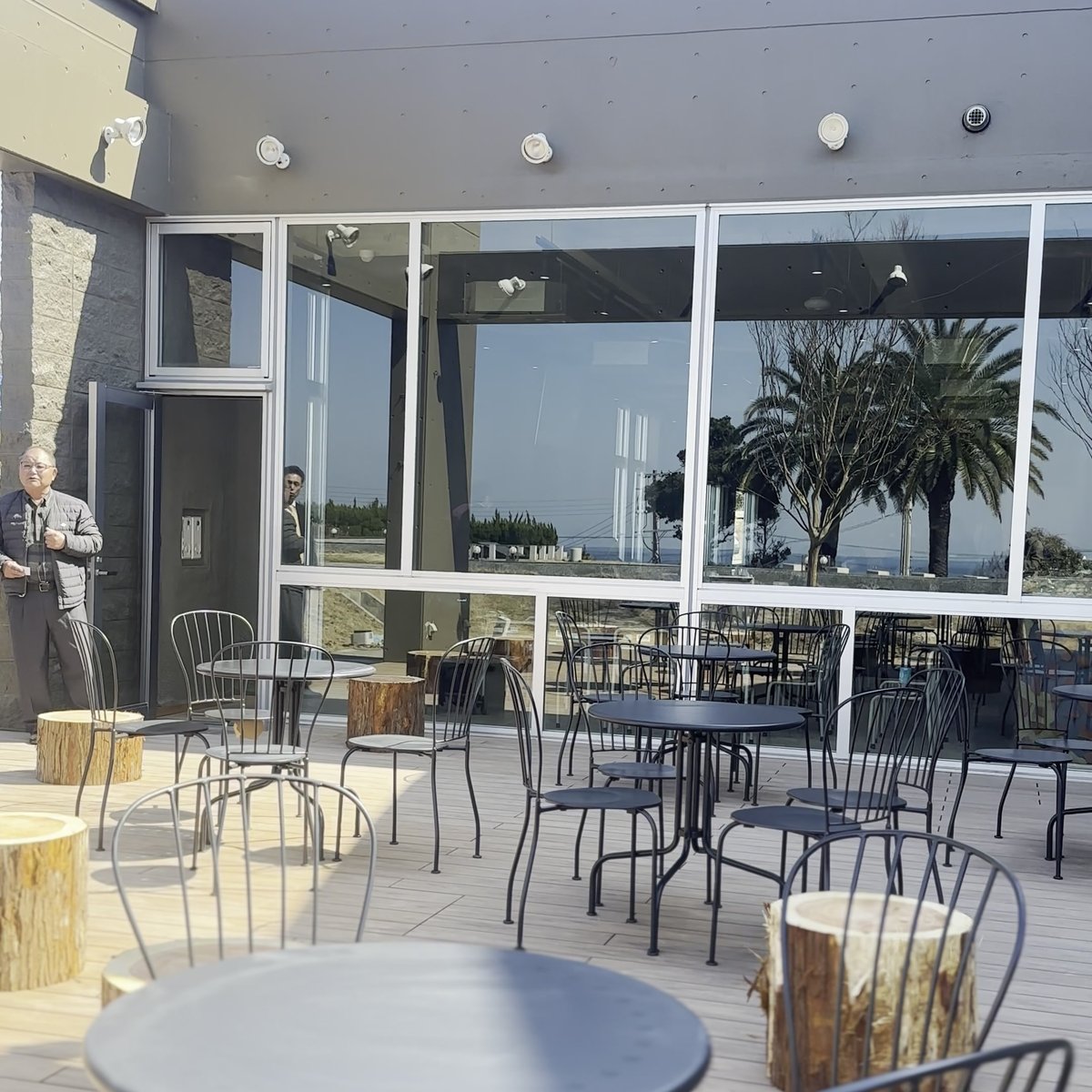 AWAJI EARTH MUSEUM テラス席 ピラミッド景観 屋根付き 犬連れOK