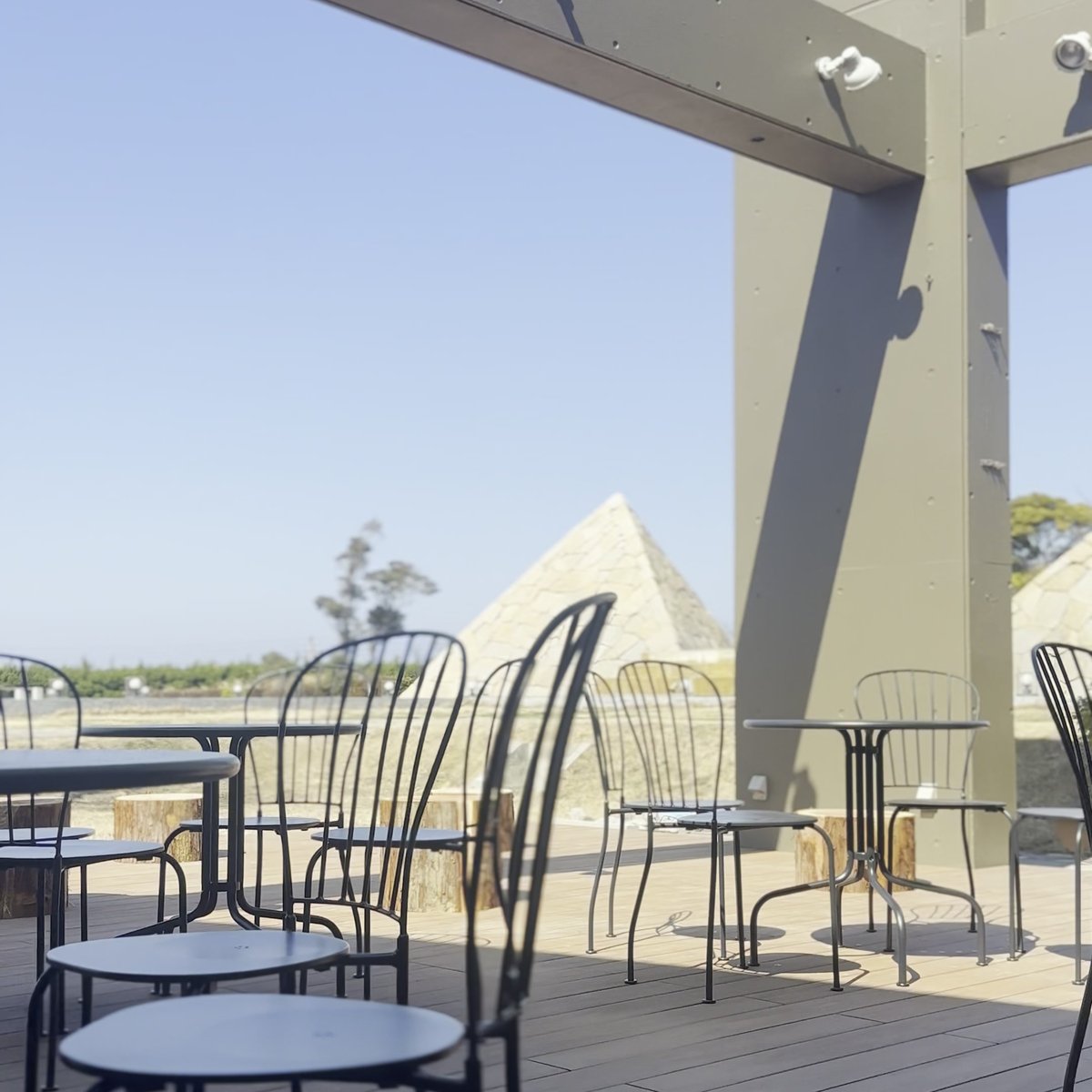 AWAJI EARTH MUSEUM テラス 木テーブル 広々 大型犬OK