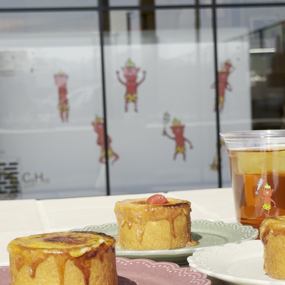 テラスでブリュレバウムとドリンク