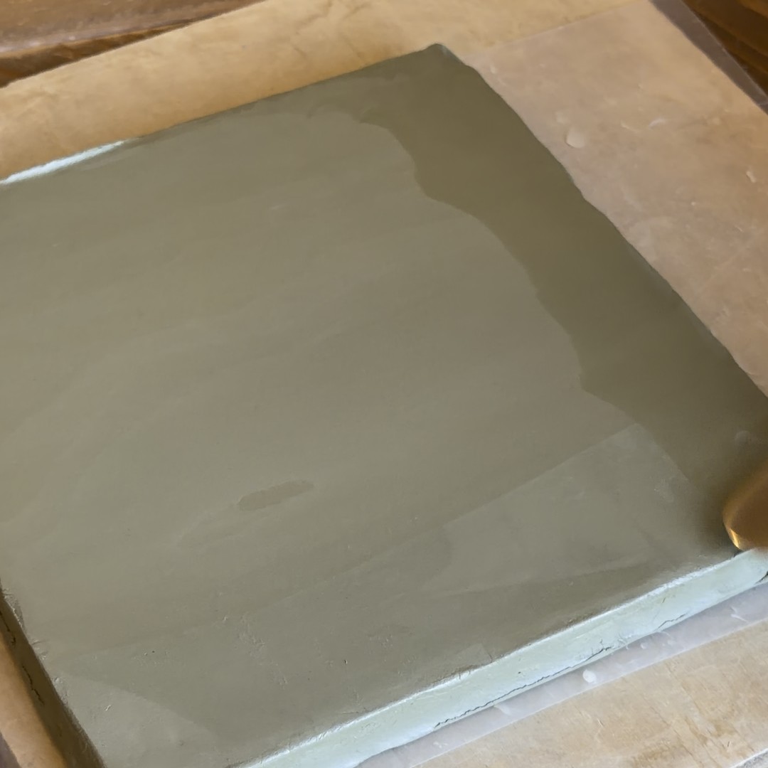 淡路瓦の粘土を使ったコースター制作