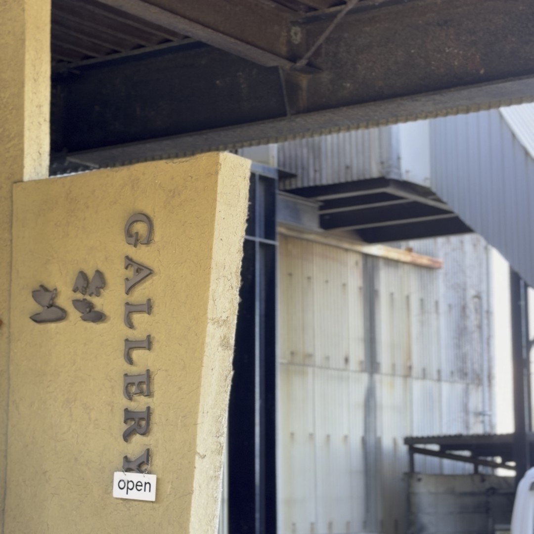 Gallery土坐 GALLERYの入口看板