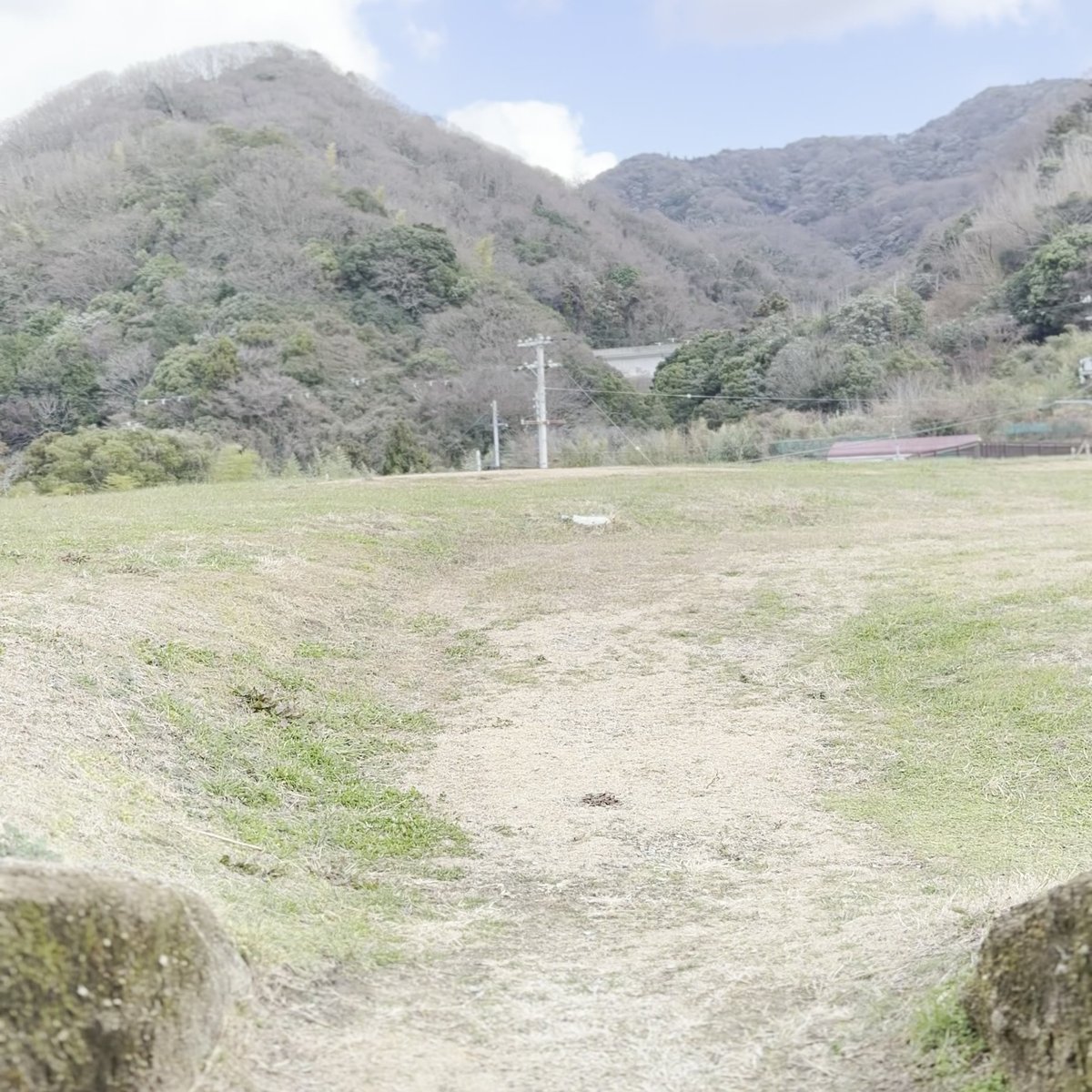 五斗長垣内遺跡 遺跡内 散策路 広い芝生