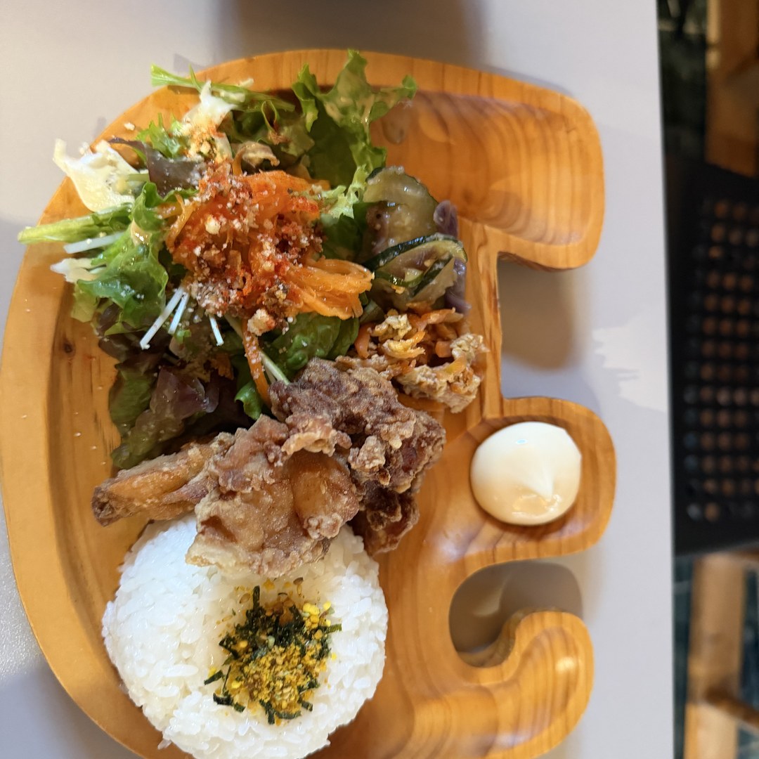 IN THE HOUSE ランチプレート牛形木皿