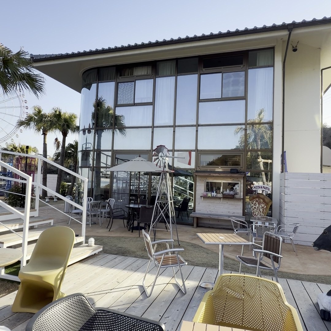 +Lei Kitchen テラス席 わんこOK 淡路島 犬連れカフェ 観覧車が見える