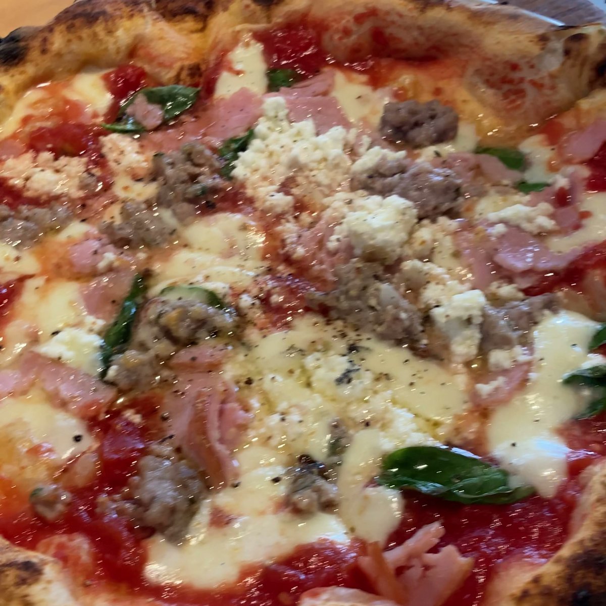 まるみ食堂 サルシッチャ ピザ 自家製ソーセージ