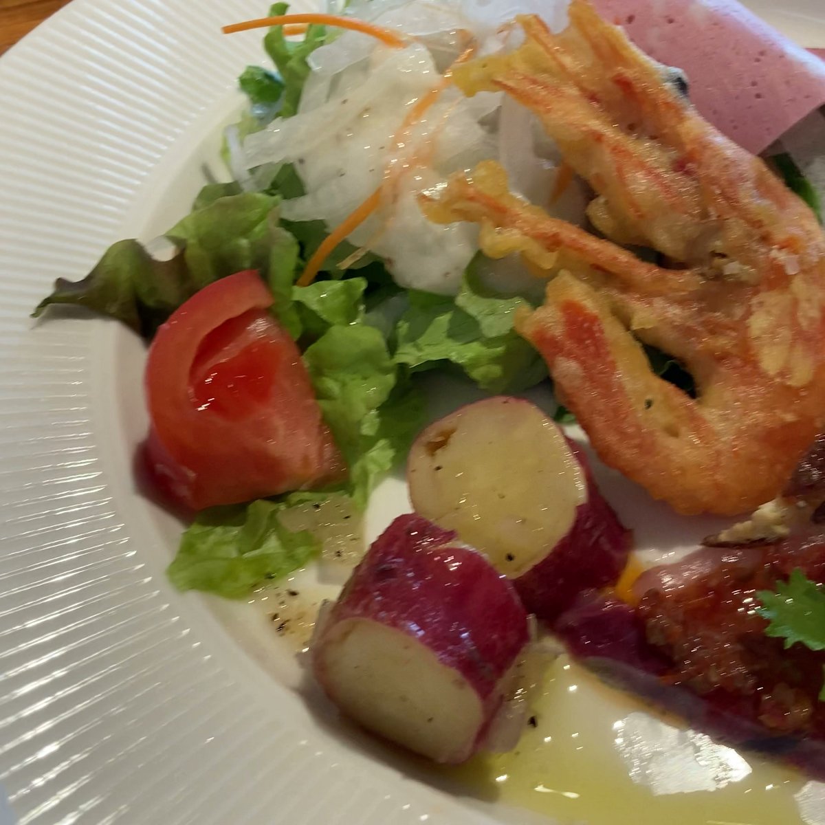 まるみ食堂 前菜 淡路島の野菜と海老 サラダ