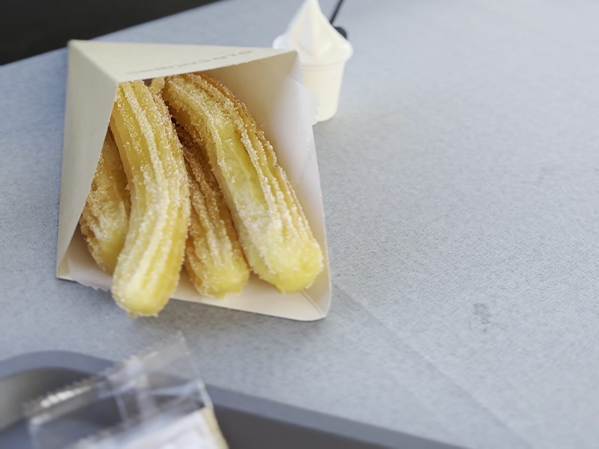 オロチュロ シナモン生チュロス ミニソフトクリーム付き 850円