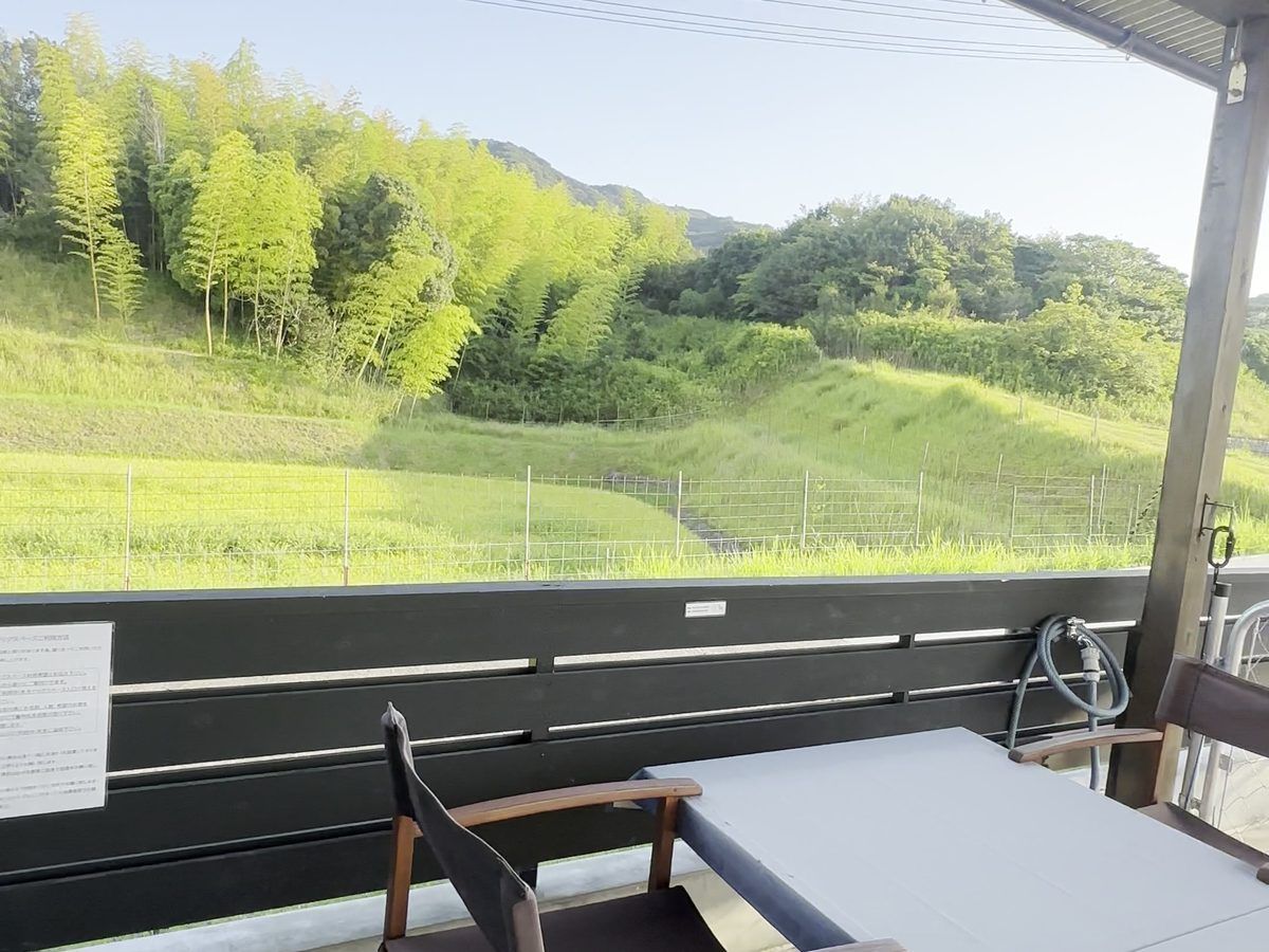 オロチュロ テラス席 リードフック 水道ホース 景色