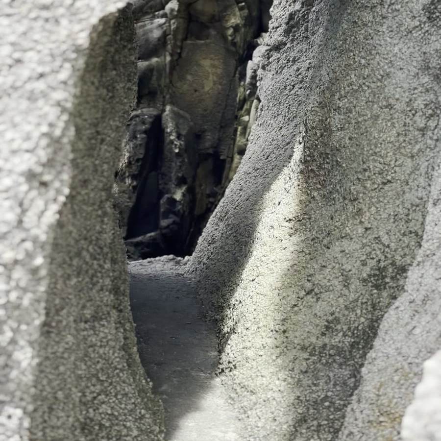 明神岬 岩の隙間 通路 足場悪い 淡路島