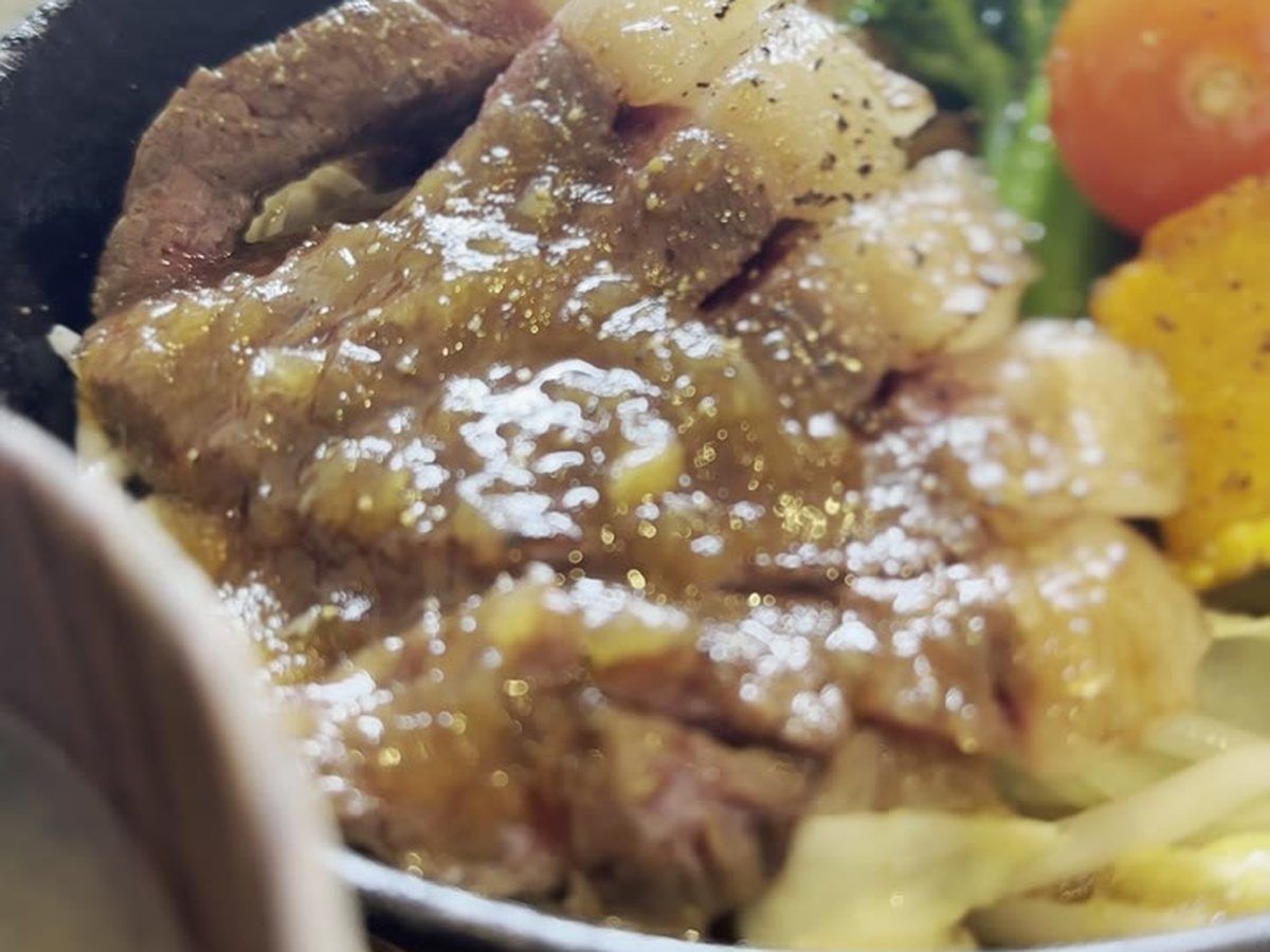 SHIRASU ステーキ ランチプレート 国産牛 サラダ