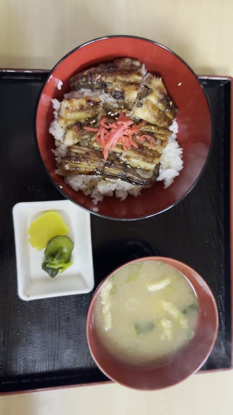 魚増鮮魚店 犬連れドライブの寄り道——海辺で食べるテイクアウト