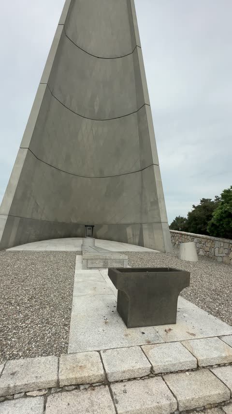 若人の広場公園 丹下健三のペン型記念塔——淡路島の名建築